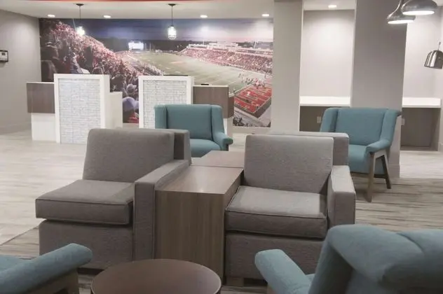 La Quinta Inn & Suites by Wyndham Pittsburg - Öne Çıkan Resim