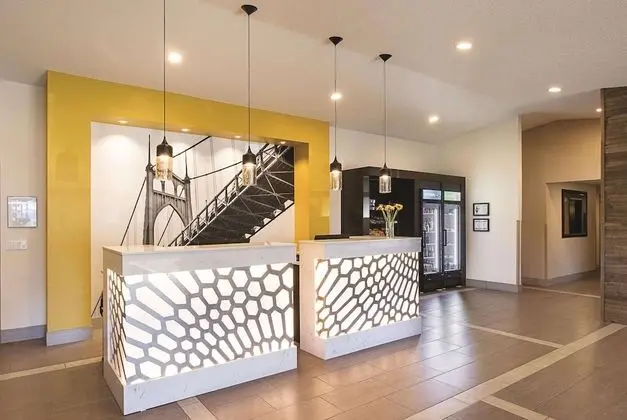 La Quinta Inn & Suites by Wyndham Portland NW - Lobi