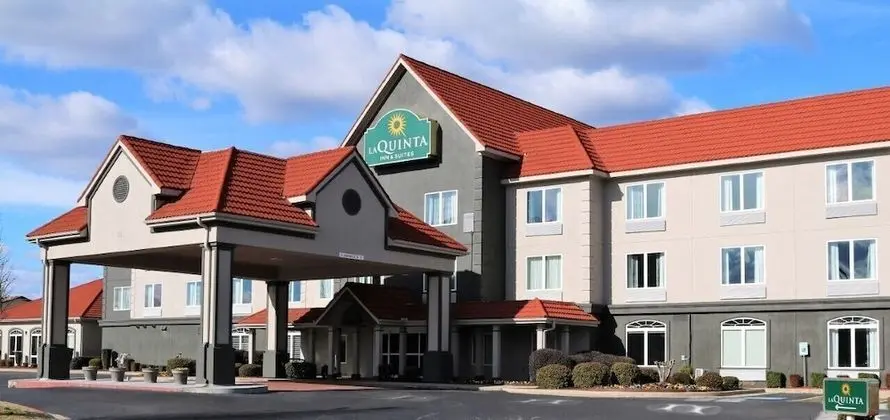 La Quinta Inn & Suites by Wyndham Russellville - Dış Mekan
