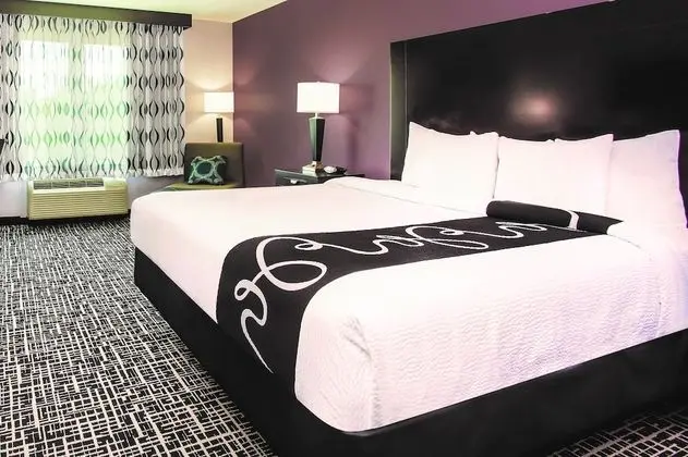 La Quinta Inn & Suites by Wyndham Russellville - Oda