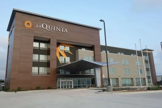 La Quinta Inn & Suites by Wyndham San Antonio Alamo City - Dış Mekan