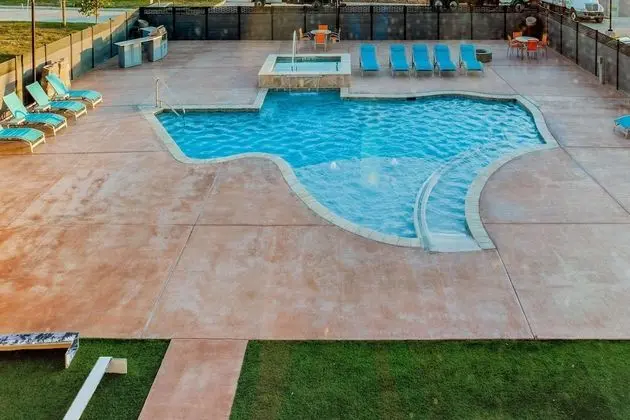La Quinta Inn & Suites by Wyndham San Antonio Alamo City - Havuz