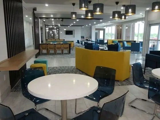 La Quinta Inn & Suites by Wyndham San Antonio Alamo City - Lobi