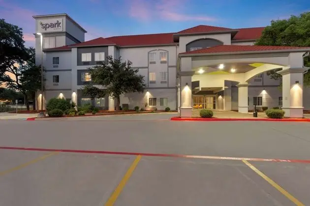 La Quinta Inn & Suites by Wyndham San Antonio The Dominion - Dış Mekan
