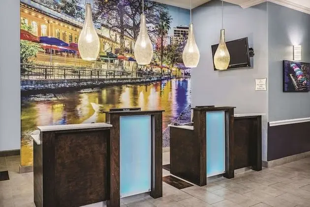 La Quinta Inn & Suites by Wyndham San Antonio The Dominion - Lobi