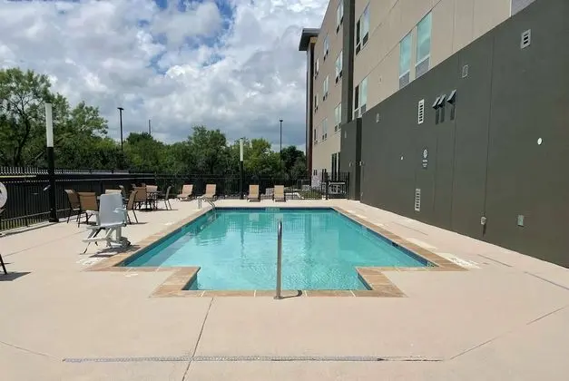 La Quinta Inn & Suites by Wyndham San Antonio Seaworld/LAFB - Havuz