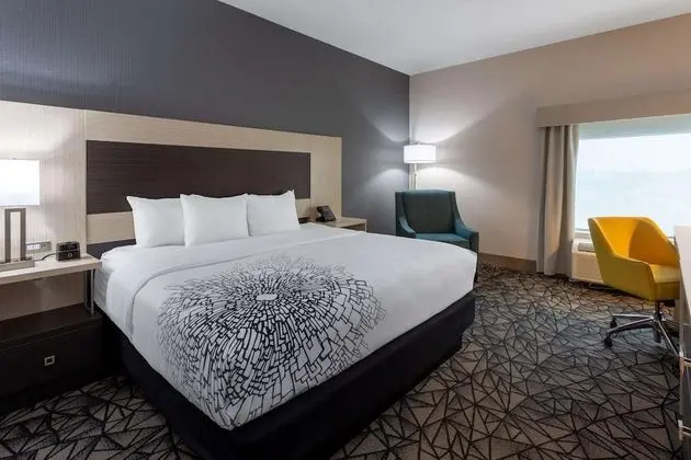 La Quinta Inn & Suites by Wyndham Shorewood - Oda