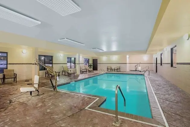 La Quinta Inn & Suites by Wyndham Sioux Falls - Havuz