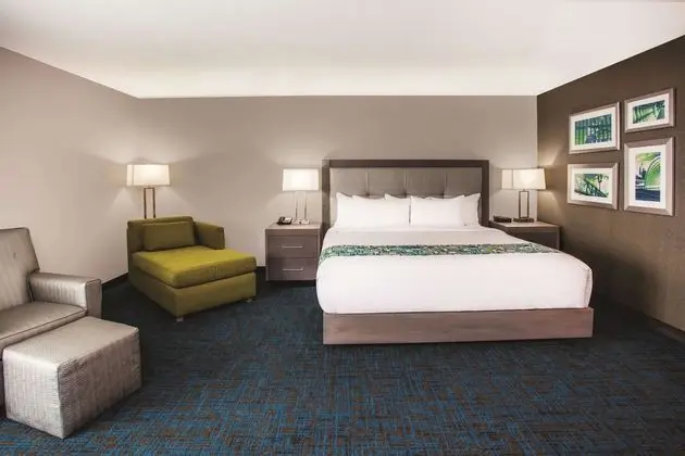 LA QUINTA INN SUITES BY WYNDHAM ST PAUL WOODBURY