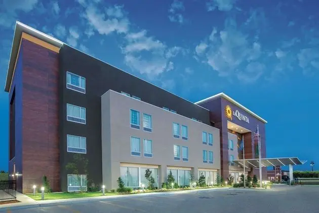 La Quinta Inn & Suites by Wyndham Tulsa Broken Arrow - Dış Mekan