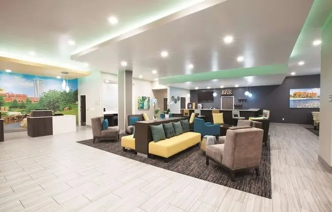 La Quinta Inn & Suites by Wyndham Tulsa Broken Arrow - Lobi