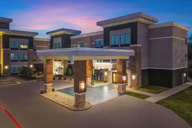 La Quinta Inn & Suites by Wyndham Tyler - University Area - Dış Mekan