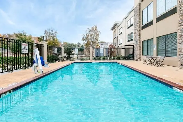 La Quinta Inn & Suites by Wyndham Tyler - University Area - Havuz