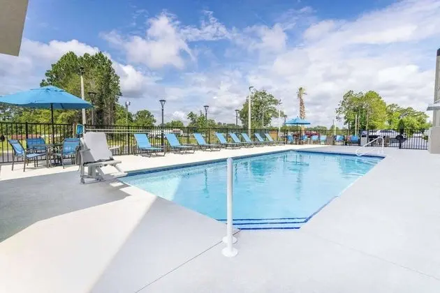 La Quinta Inn & Suites by Wyndham Valdosta - Havuz