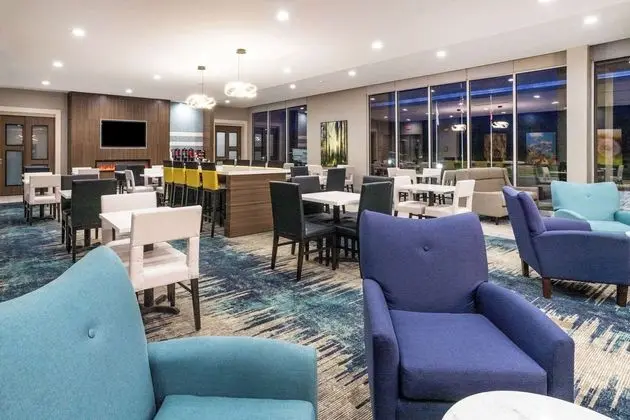 La Quinta Inn & Suites by Wyndham Valdosta - Lobi