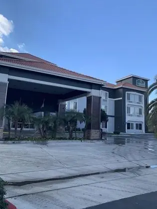 La Quinta Inn & Suites by Wyndham Visalia/Sequoia Gateway - Dış Mekan