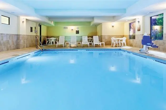 La Quinta Inn & Suites by Wyndham Warner Robins - Robins AFB - Havuz