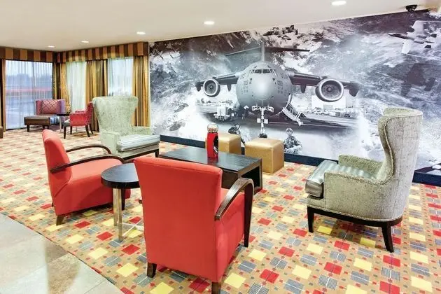 La Quinta Inn & Suites by Wyndham Warner Robins - Robins AFB - Lobi