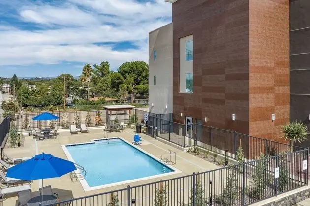 La Quinta Inn & Suites By Wyndham Yucaipa - Havuz