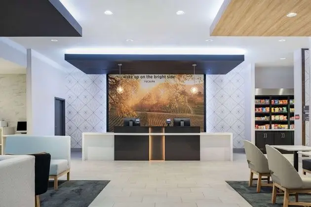 La Quinta Inn & Suites By Wyndham Yucaipa - Lobi