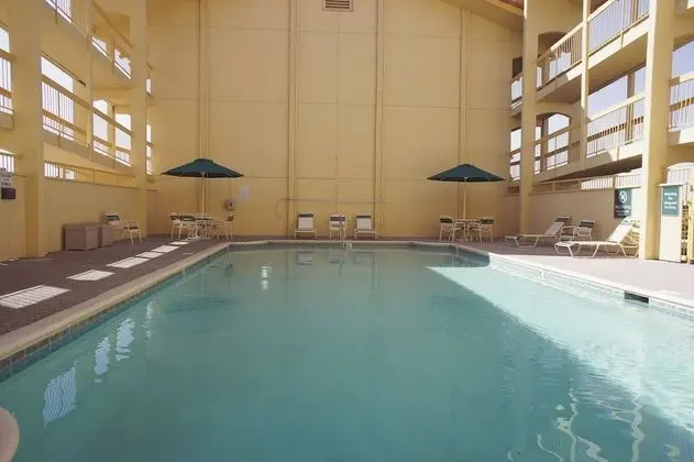 La Quinta Inn by Wyndham Albuquerque Airport - Havuz