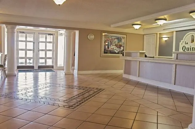 La Quinta Inn by Wyndham Albuquerque Airport - Lobi