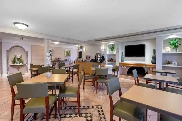 La Quinta Inn by Wyndham Huntsville Research Park - Kahvaltı