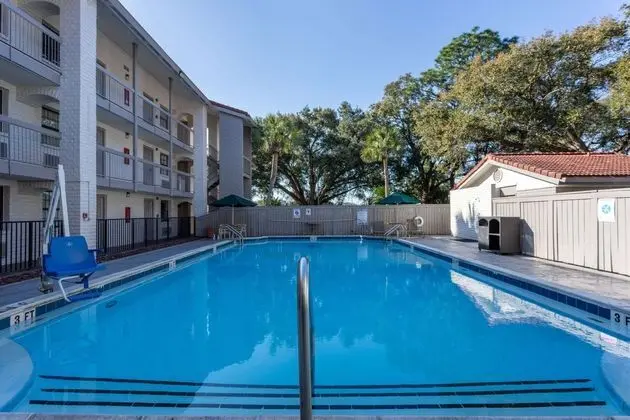 La Quinta Inn by Wyndham Pensacola - Havuz