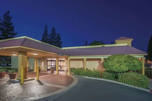 La Quinta Inn by Wyndham Sacramento Downtown - Dış Mekan