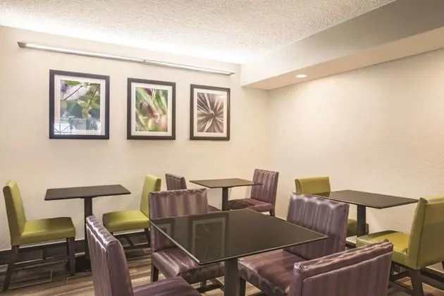 La Quinta by Wyndham Fort Lauderdale Tamarac - Yeme / İçme