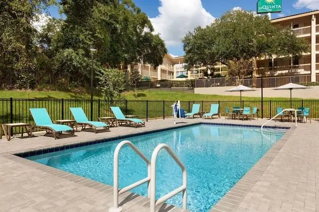 La Quinta by Wyndham Gainesville - Havuz