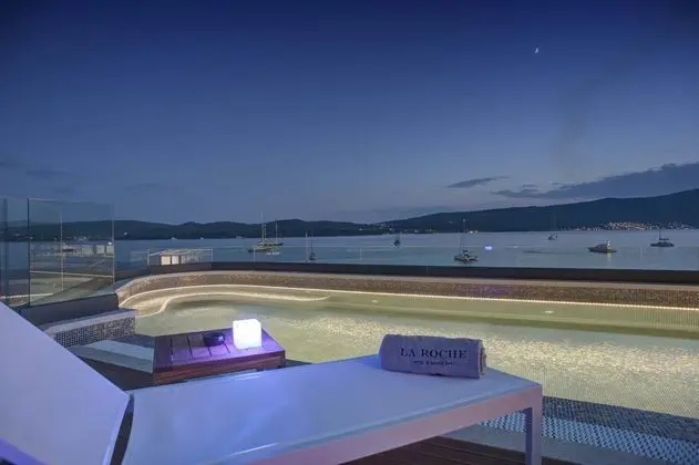 Hotel La Roche - Havuz
