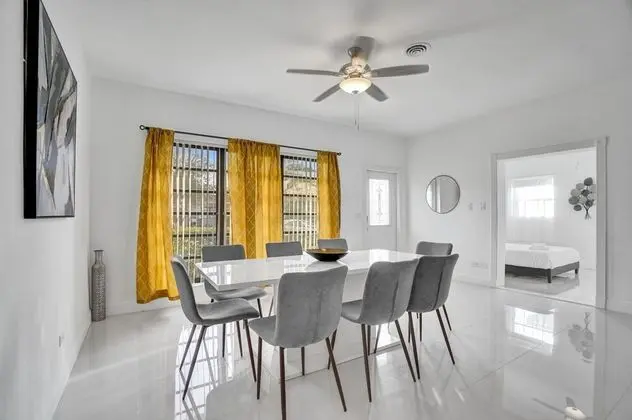 La Serre Miami Home & Private Pool Near Aventura Mall - Lobi