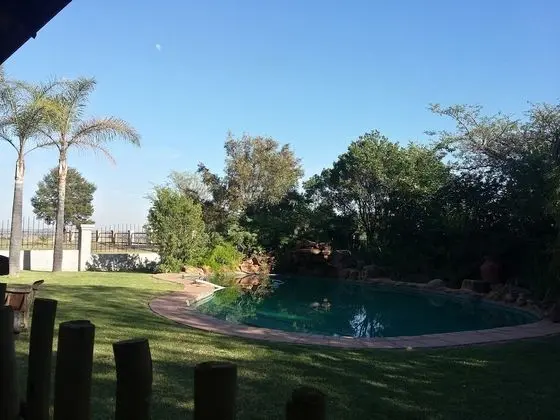 La Vue Guest Lodge and Function Venue - Havuz