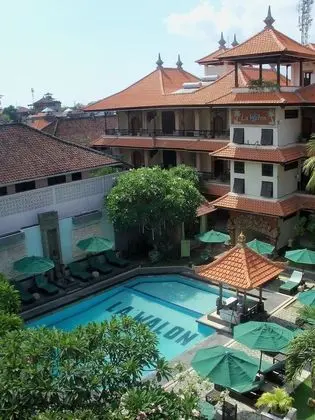 La Walon Hotel - Havuz