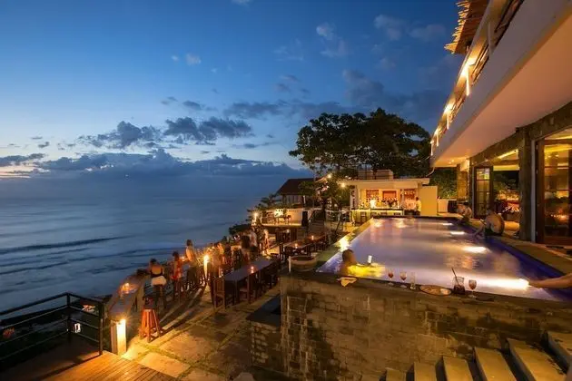 LaBomie Uluwatu