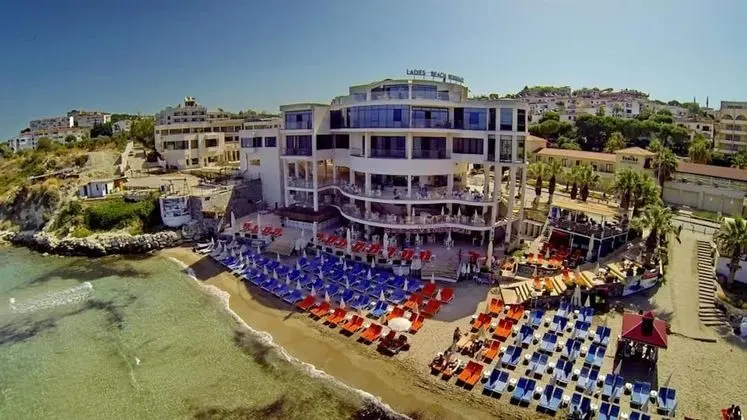 Ladies Beach Suite Hotel - 9