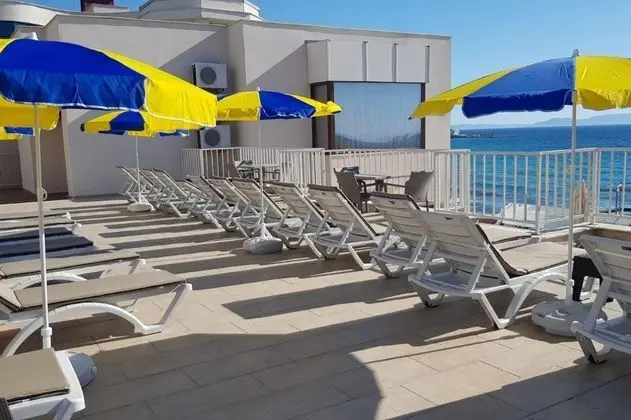 Ladies Beach Suite Hotel - Havuz