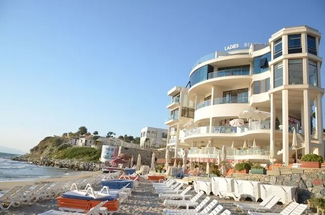 Ladies Beach Suite Hotel - Plaj