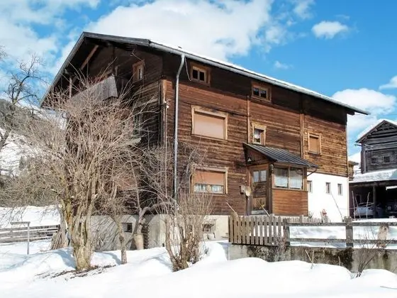 Ladner See in See With 7 Bedrooms and 3 Bathrooms