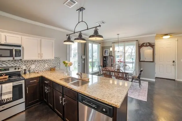 Lady Bird by Avantstay Great Location in Austin w/ Large Yard & Fire Pit! - İç Mekan