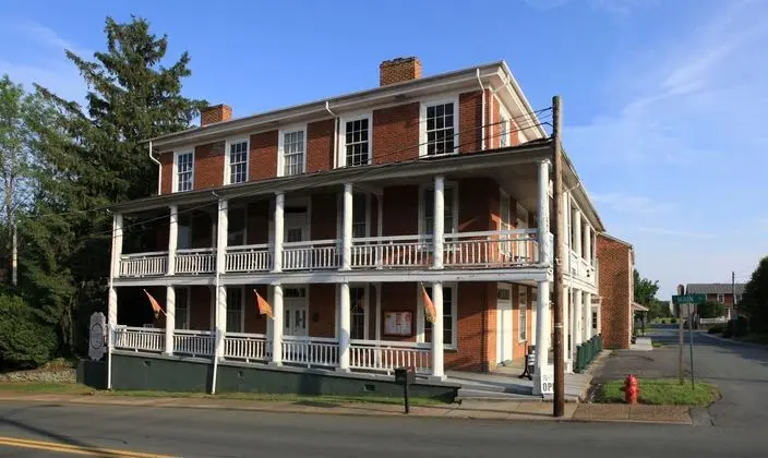 Lafayette Inn - 1