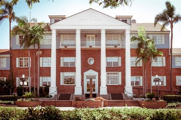 Lafayette Hotel & Suites in San Diego