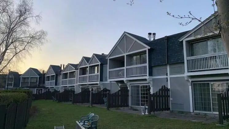 Lagoon City Pier One Resort - 1