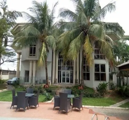 Lagoon Crest Hotel