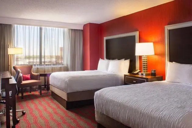 LaGuardia Plaza Hotel - Oda