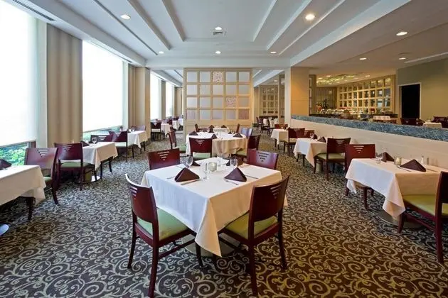 LaGuardia Plaza Hotel - Yeme / İçme