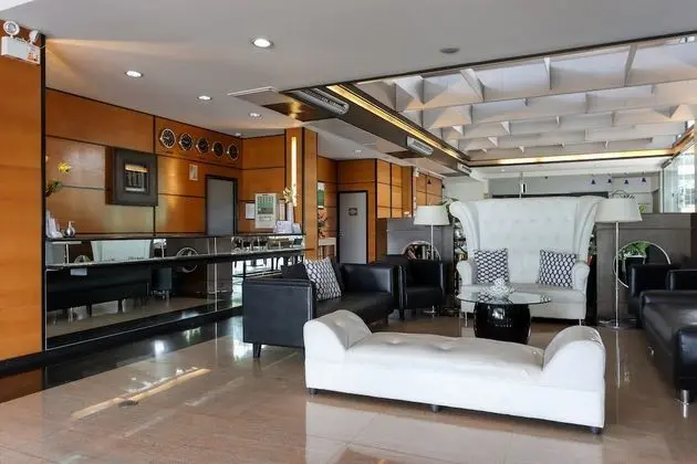 Laguna Technopark Hotel by Cocotel powered by ASTON - Lobi