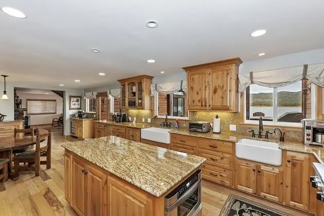 Lagunita Shores by Avantstay Beautiful Lakefront Mansion w/ Hot Tub & BBQ - İç Mekan