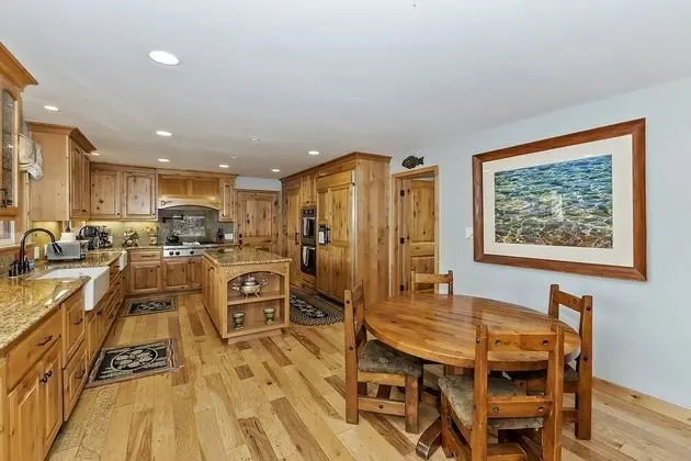 Lagunita Shores by Avantstay Beautiful Lakefront Mansion w/ Hot Tub & BBQ - İç Mekan